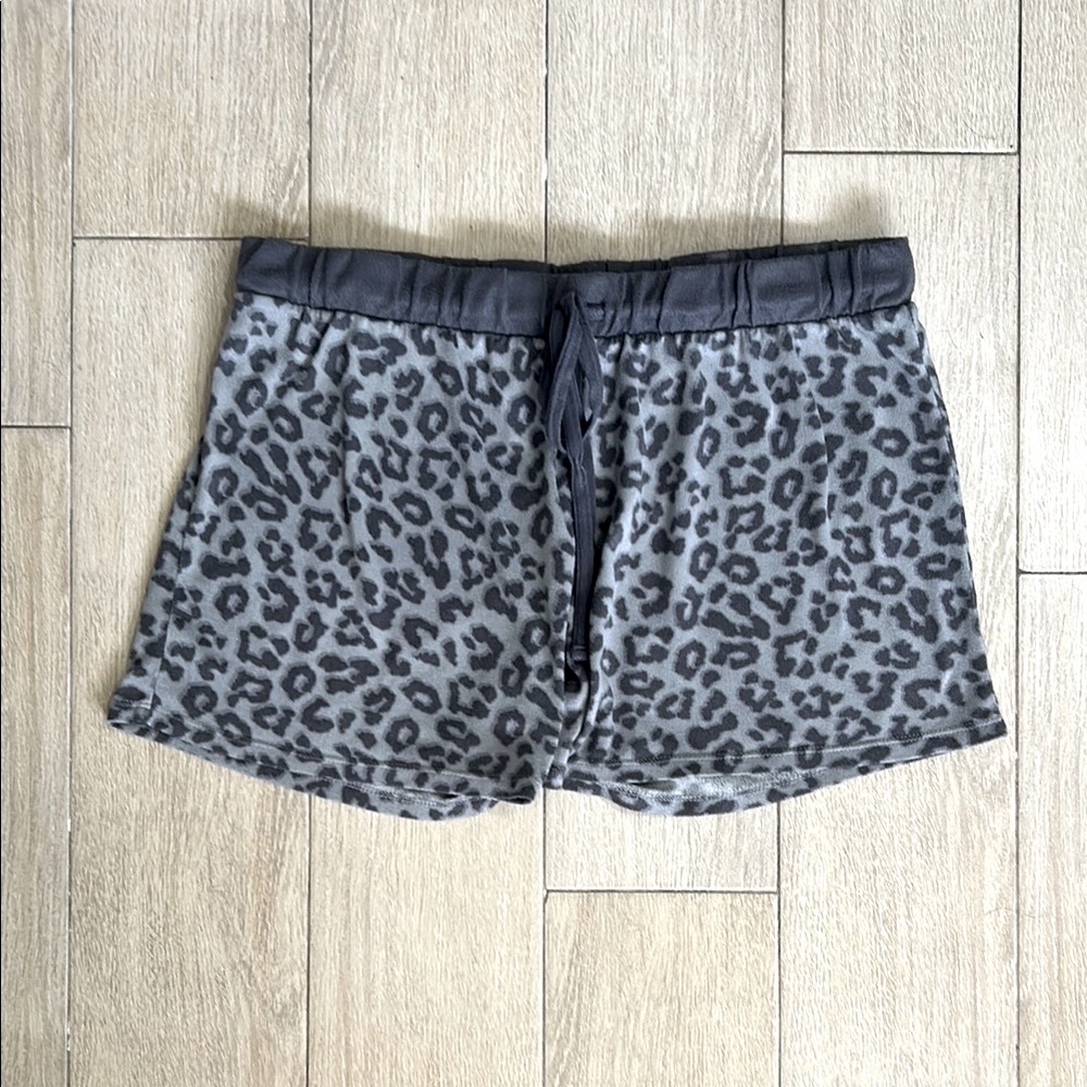 Lucky Brand 2 Piece Gray Pajama Set with Leopard Print Soft and Comfortable - Picture 3 of 9